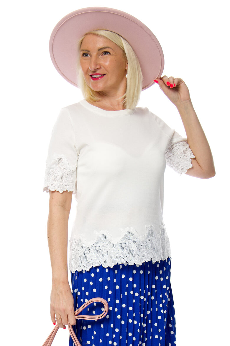 Baltas krāsas sieviešu džemperis ar mežģīni SHEEP