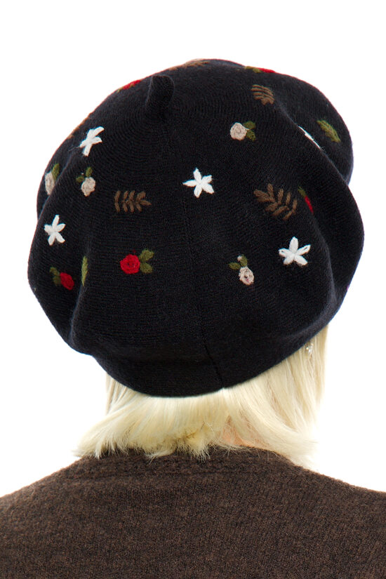 Melnas krāsas sieviešu berete