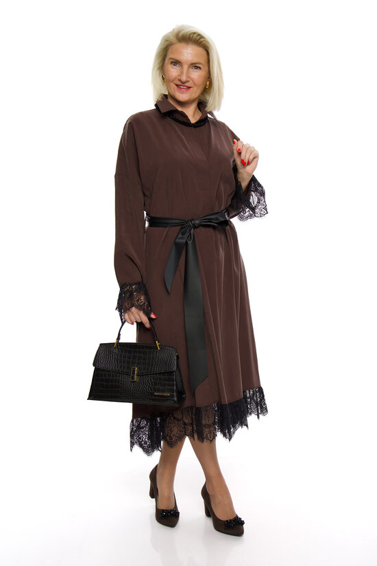 Tumši brūnas krāsas kleita ar mežģīni C&F