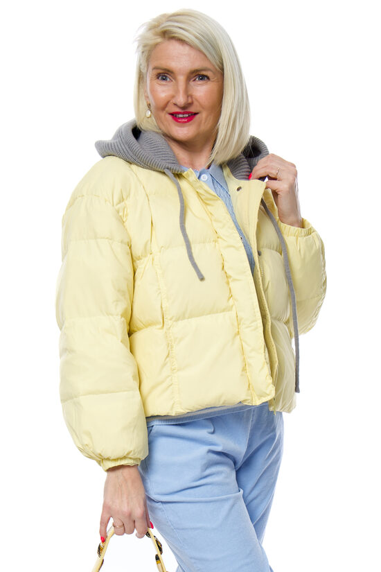 Gaiši dzeltena īsā dūnu virsjaka sievietēm