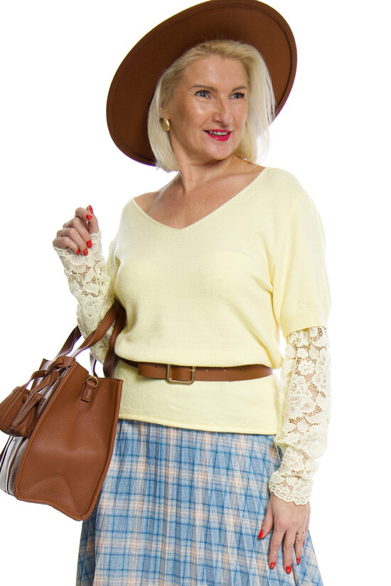 Gaiši dzeltenas krāsas džemperis ar mežģīnes piedurkni LIVANS