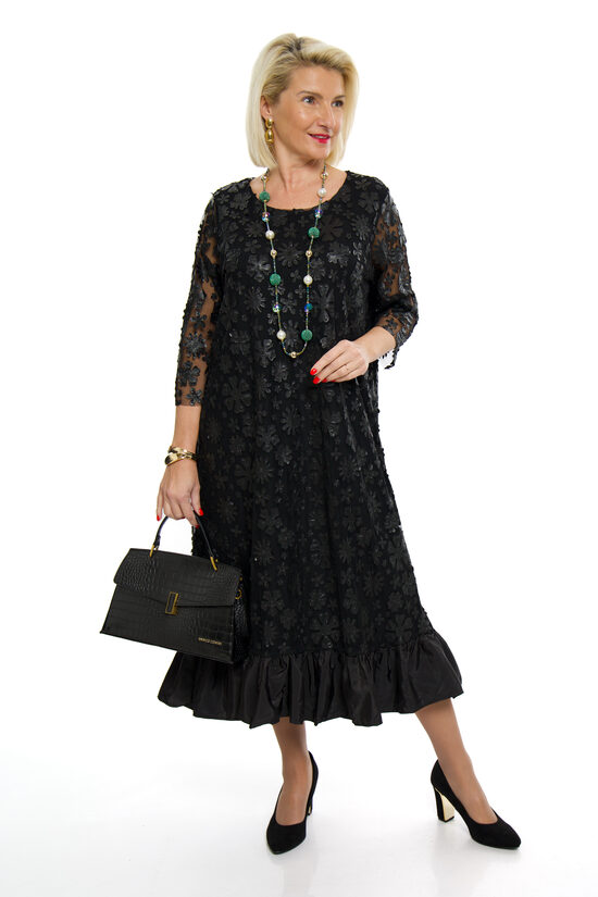 Melnas krāsas kleita ar volānu Pelageia