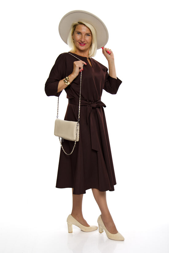 Eleganta tumši brūnas krāsas kleita ar jostiņu LORDESS