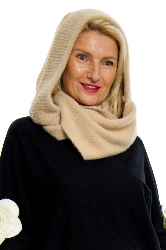 Bēšas krāsas sieviešu šalle-kapuce