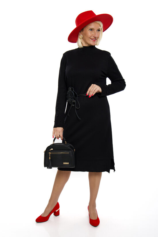 Melnas krāsas adīta kleita ar šķēlumiņiem COZY