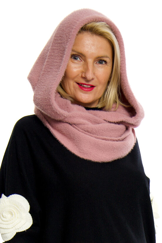 Rozā krāsas sieviešu šalle-kapuce