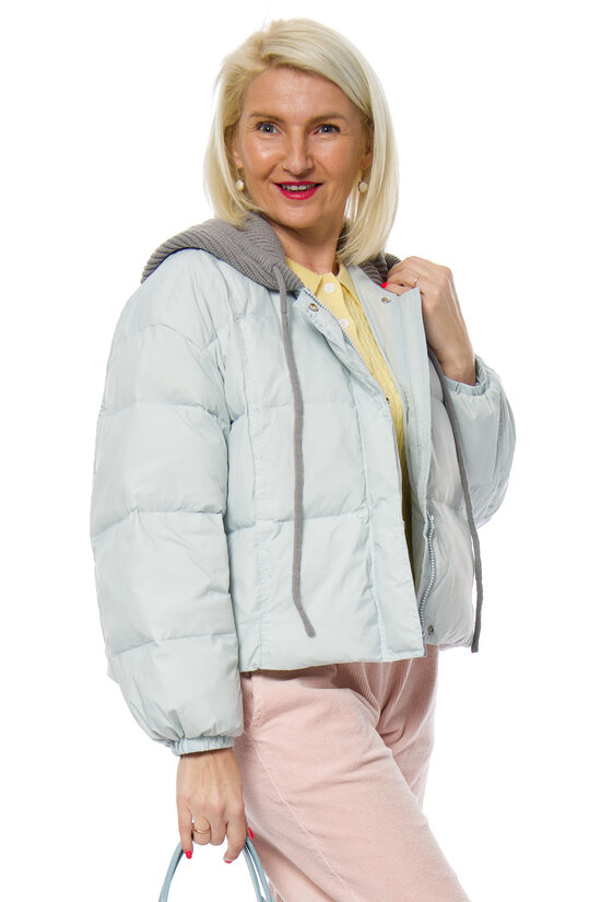 Gaiši pelēka īsā dūnu virsjaka sievietēm