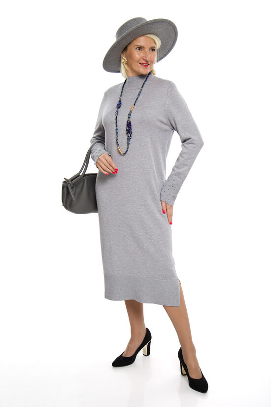 Pelēkas krāsas adīta kleita ar šķēlumiņiem COZY