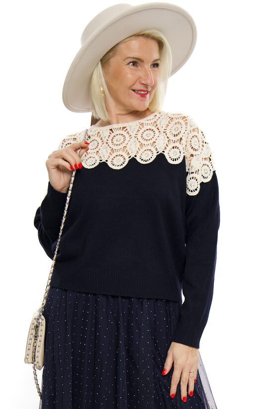 Tumši zilas krāsas sieviešu džemperis ar mežģīni Studio Elegance