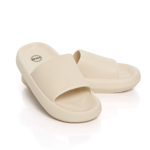 Bēšas krāsas vieglas vasaras iešļūcenes News